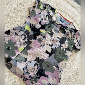 Dickies Patterned Scrub Top **LIKE NEW**